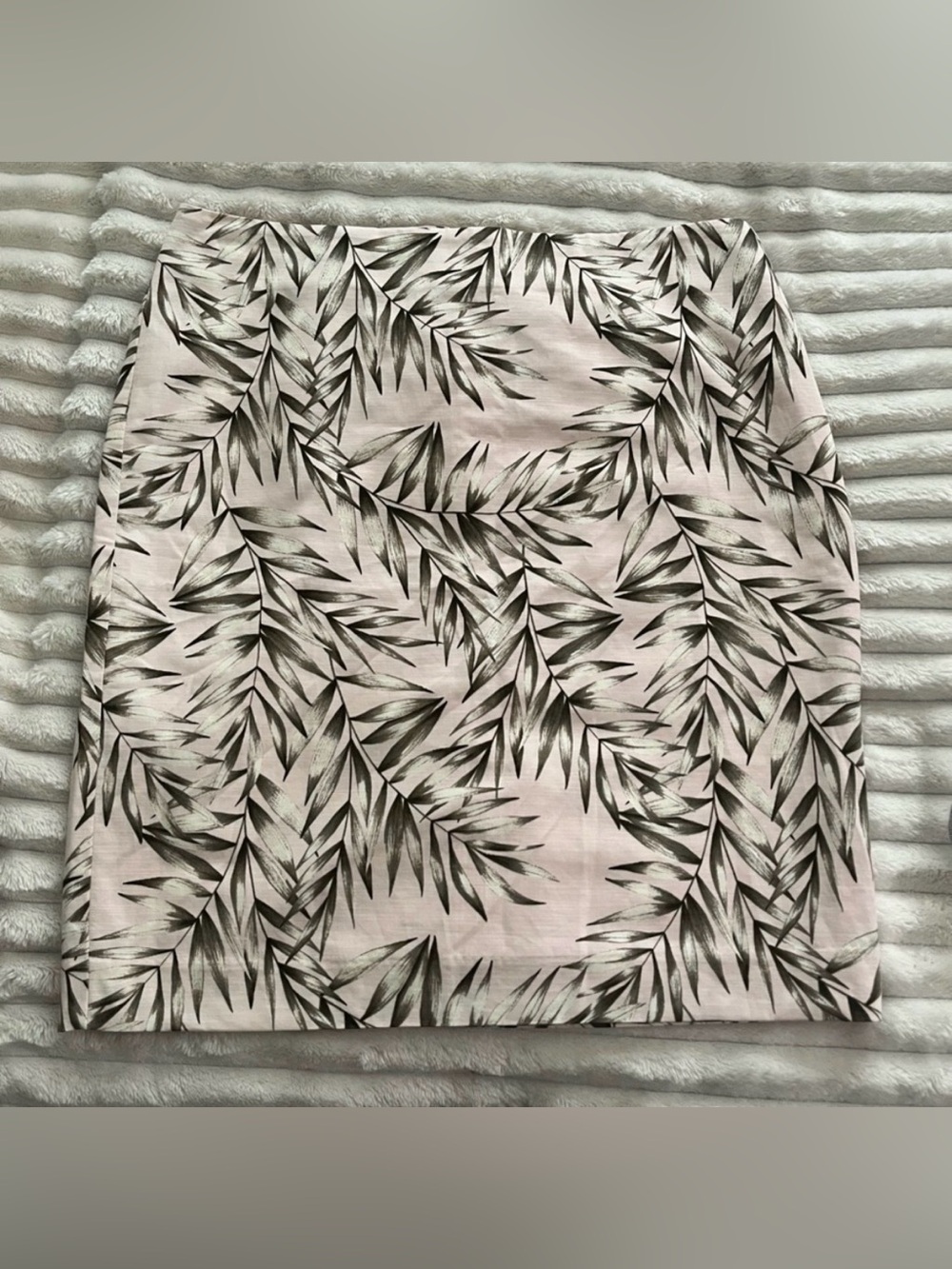 NEW Ann Taylor Factory Pink and Green Leaf Print Pencil Skirt • Size 10P